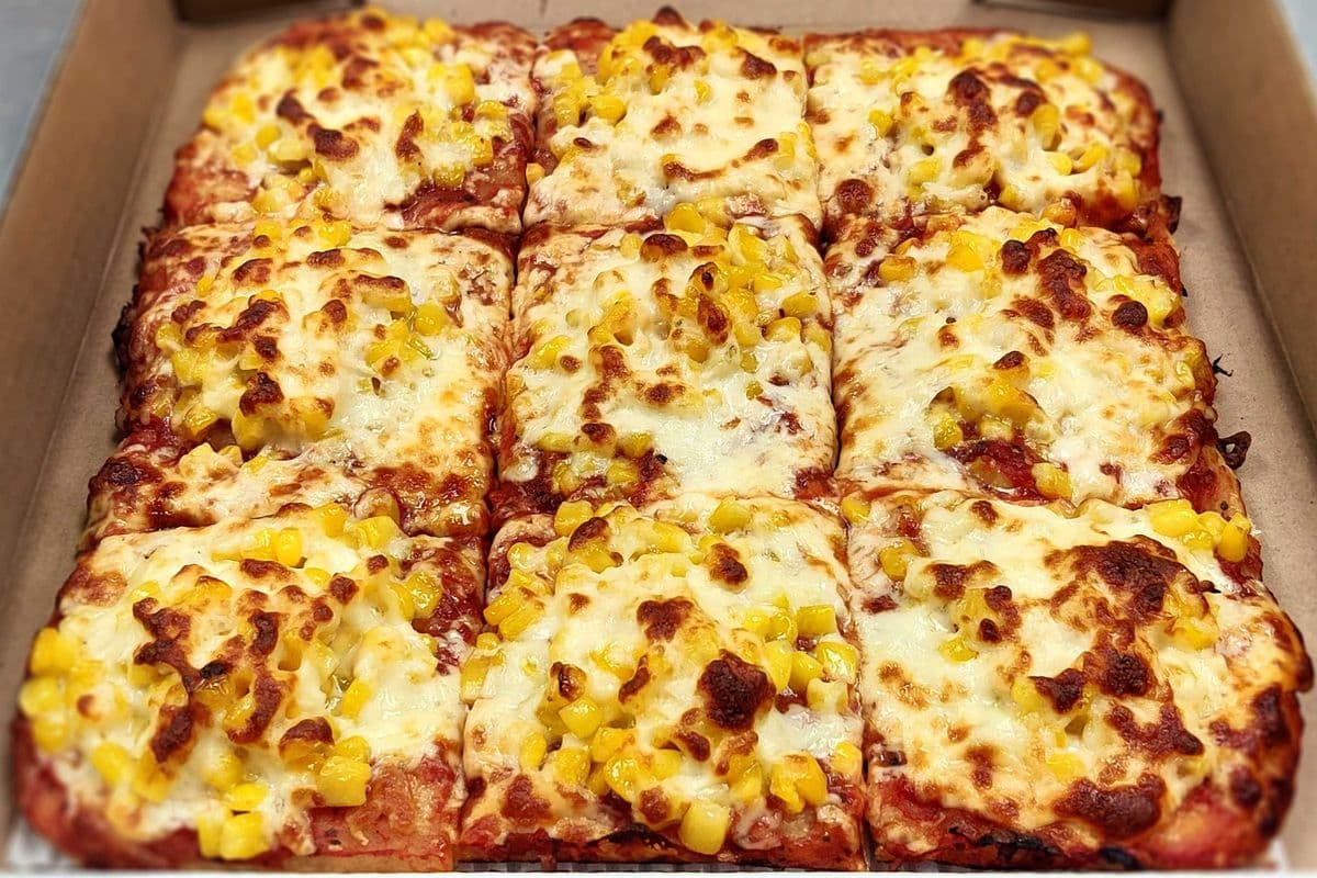 P8. Cheesy Corn Pizza
