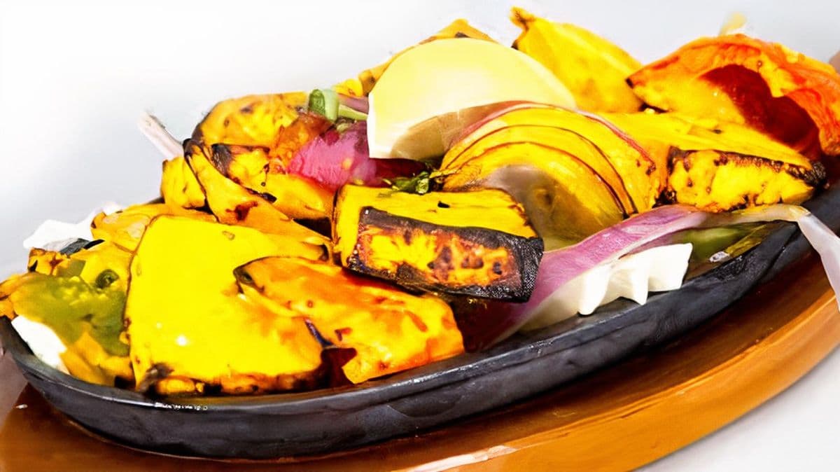 Combo-Paneer Tikka/Naan/Pop
