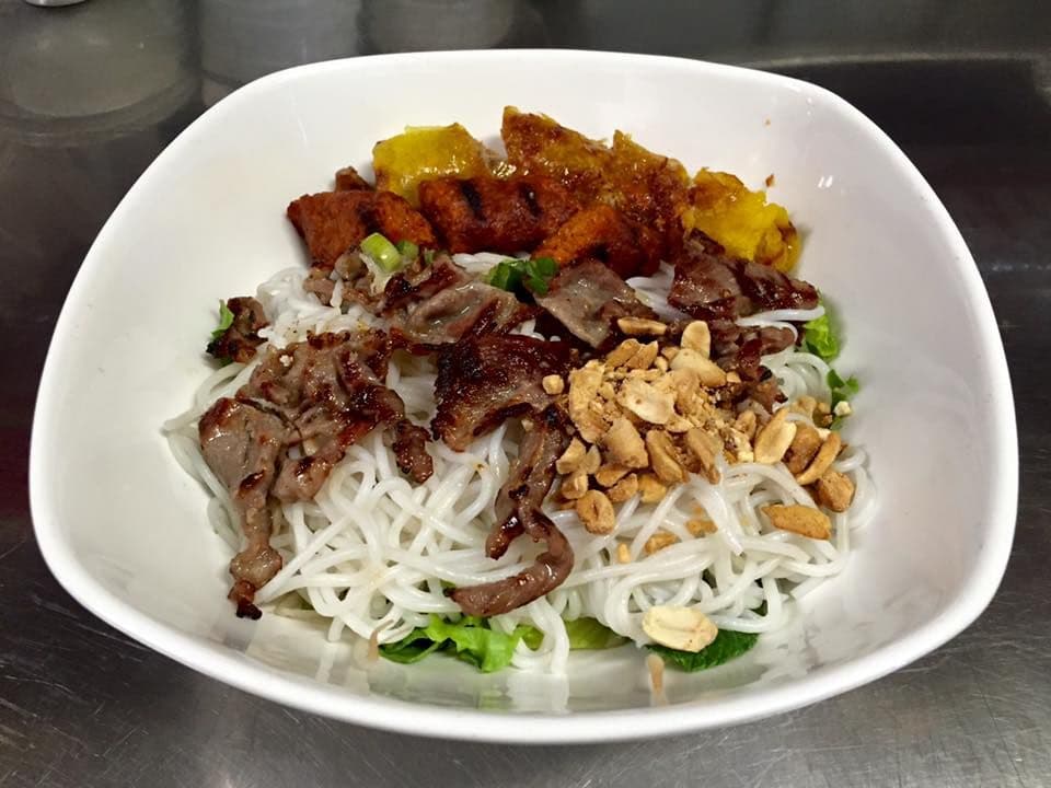 214. Grilled Pork with Spicy Pork and Spring Roll with Vermicelli and Vegetable