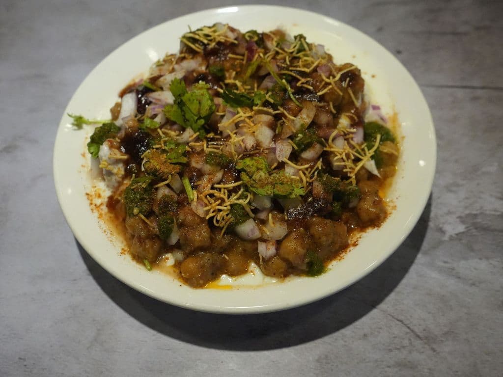 Samosa chana chaat