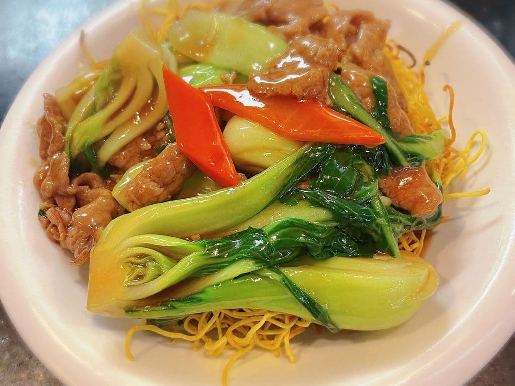 NO2.fried crispy noodle with beef 牛肉两面黄