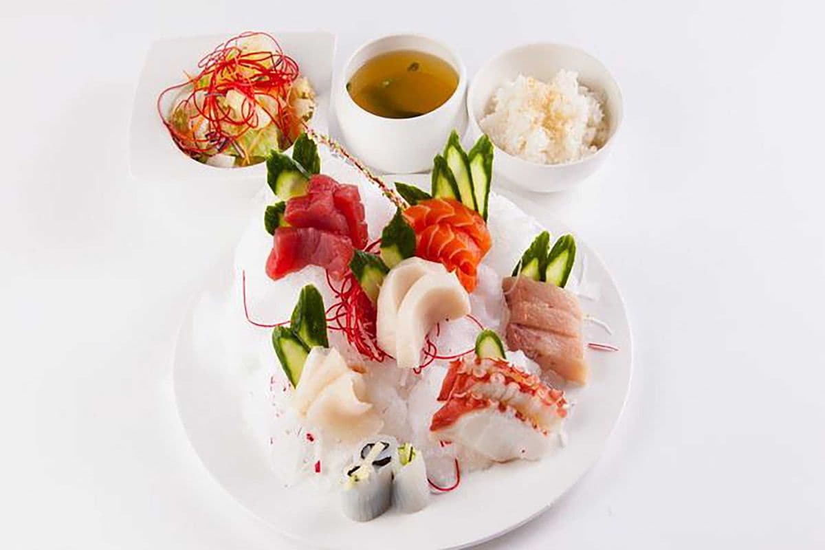 Chef's Special Sashimi (19 pcs)
