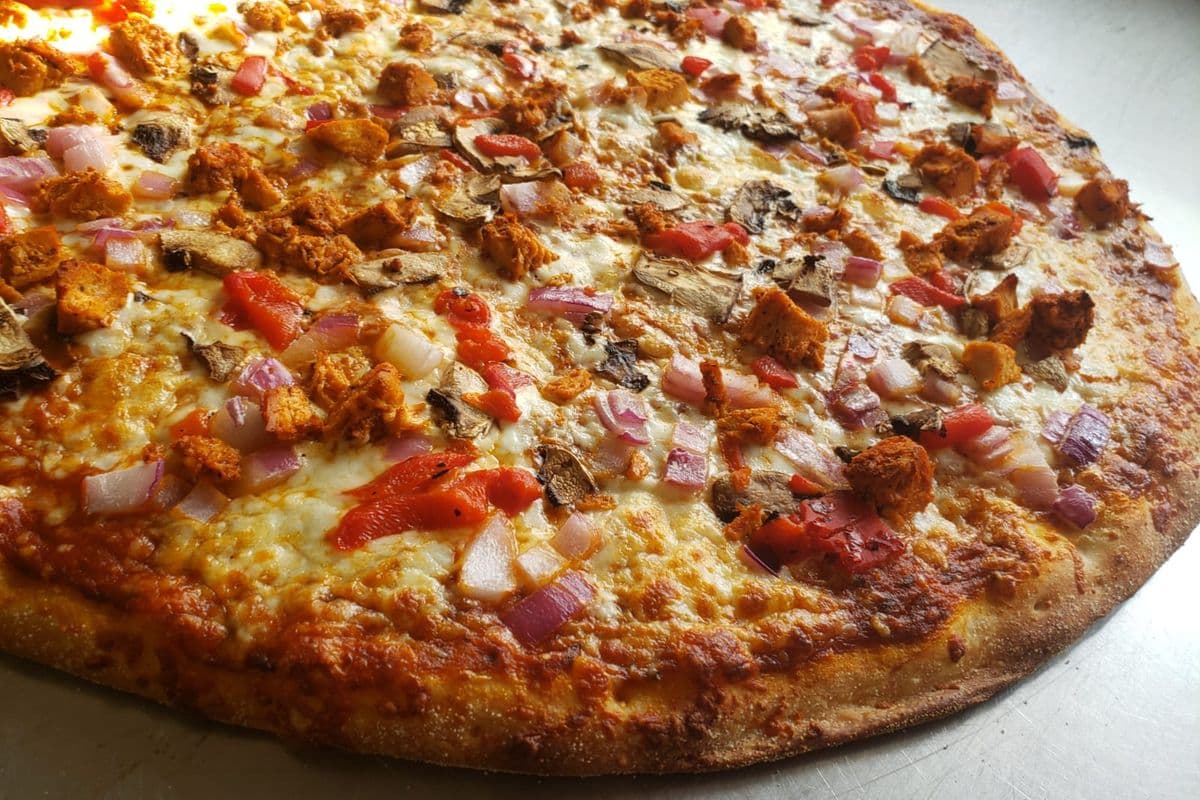 Party Butter Chicken Pizza