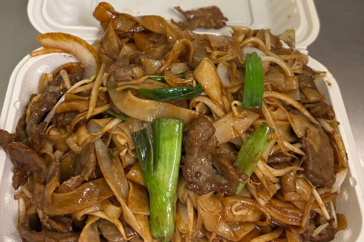 N7. Beef Chow Ho Fun