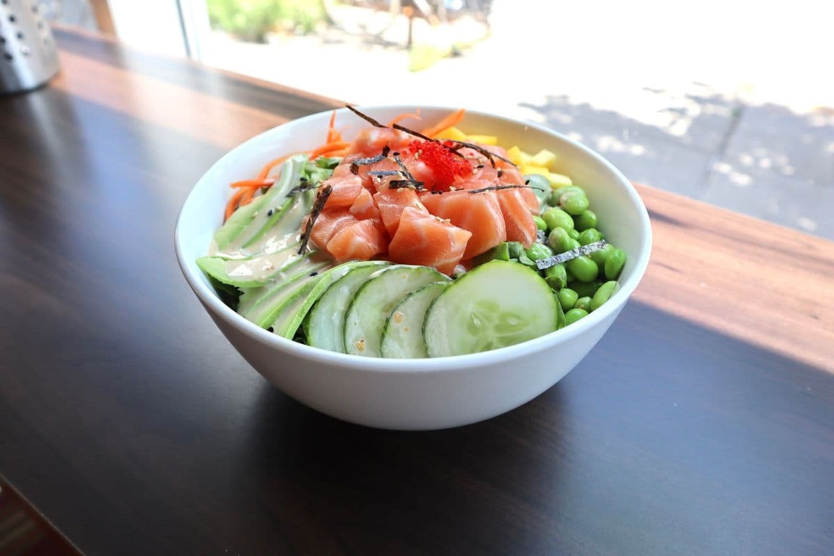 P4. Bol Poké au saumon / Salmon Poke Bowl