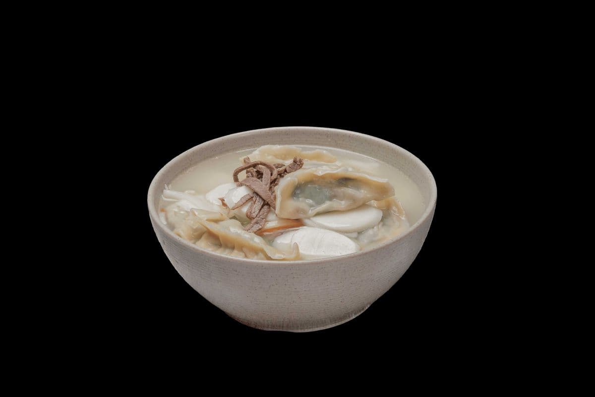 39. 떡만둣국 Tteok Mandu Guk(Rice Cake and Dumpling Soup)