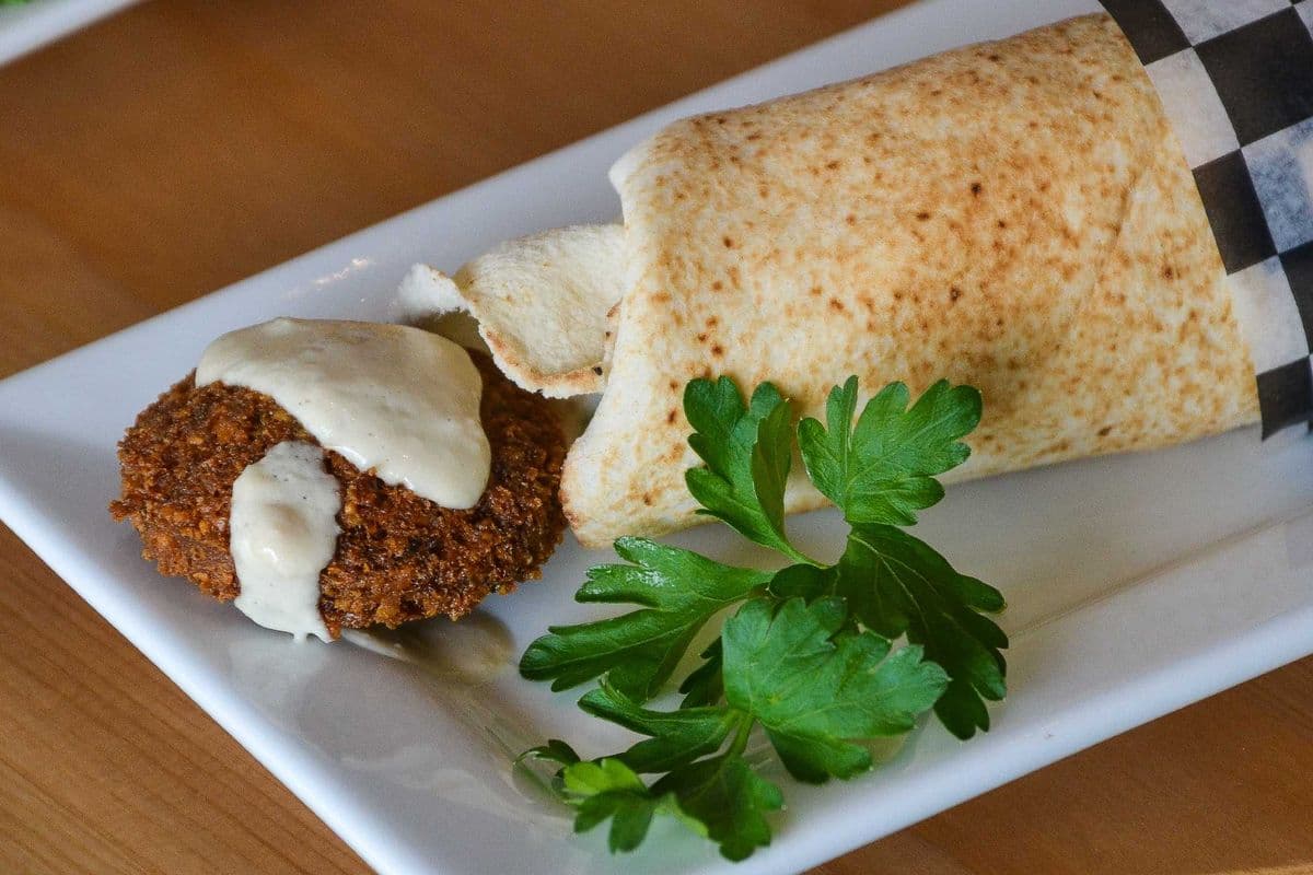 Sandwich classique falafel Trio / Falafel Classic Sandwich Trio