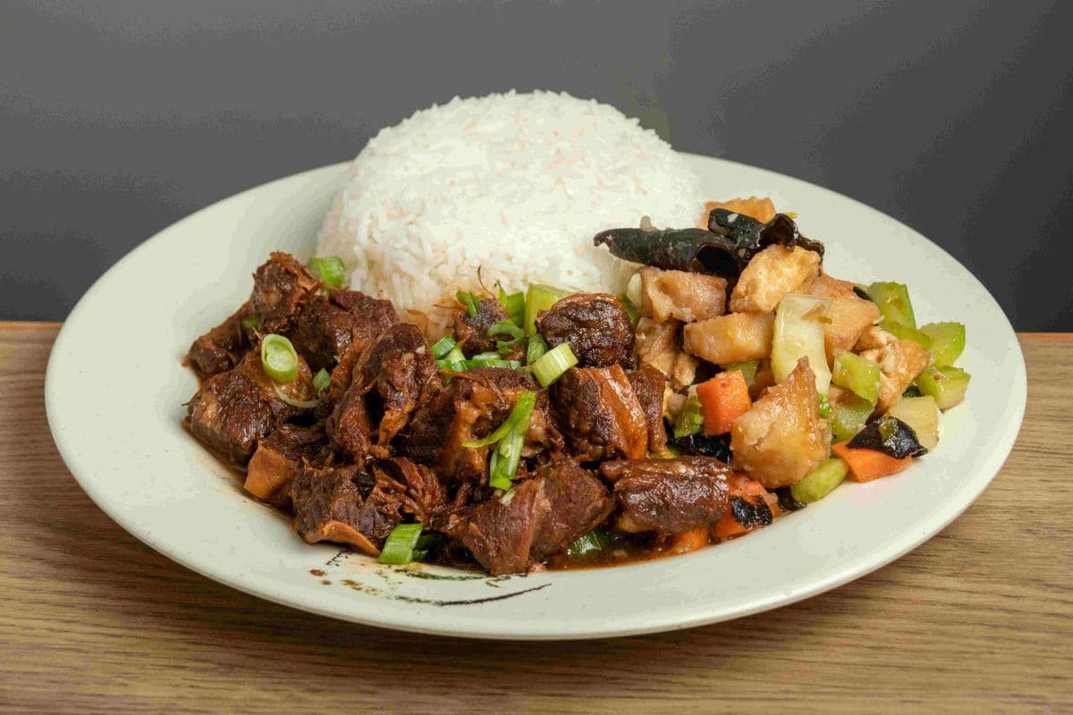 Braised Beef Rice 酱烧牛肉饭 送可乐