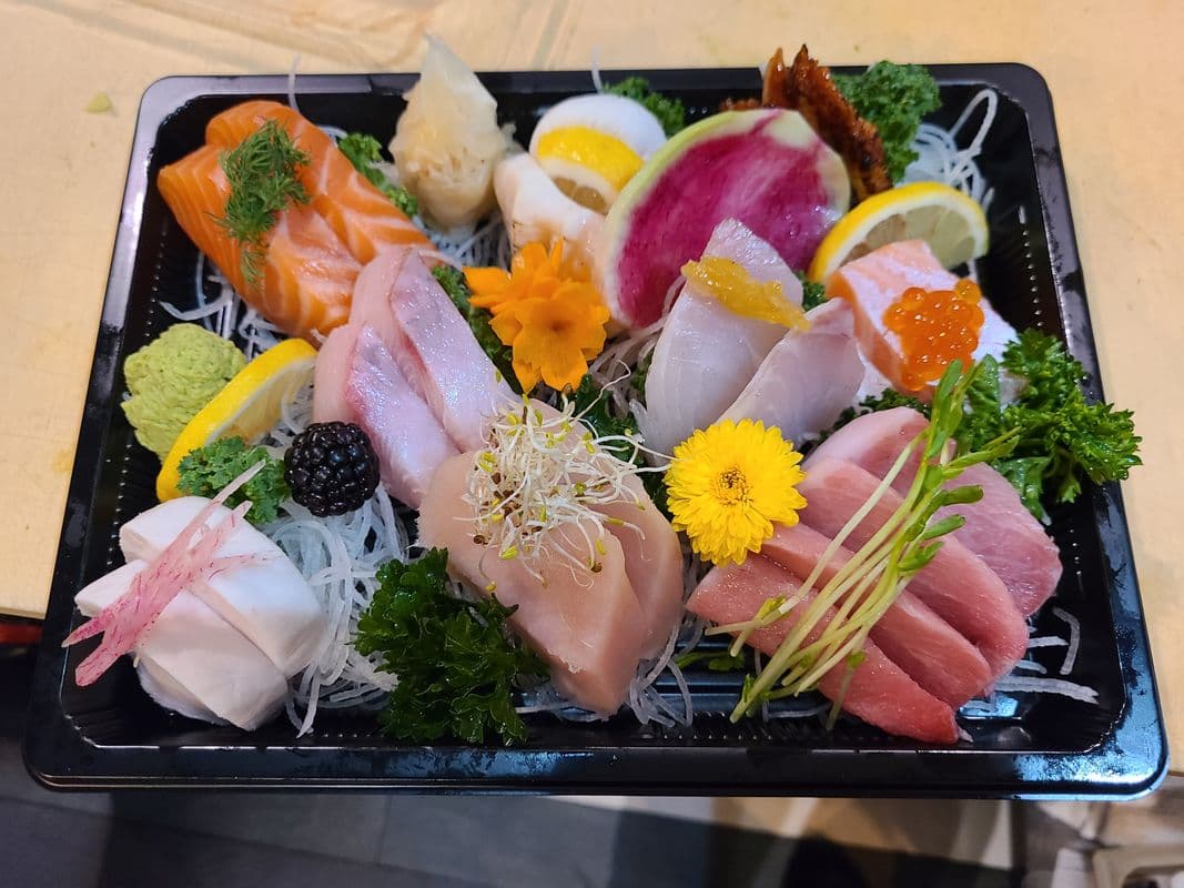 Sashimi premium assorted 20pcs (Omakase)