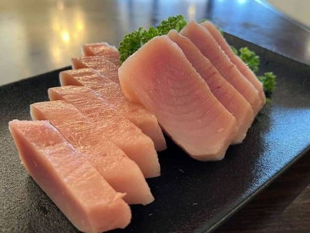 Full Tuna Sashimi (8pcs)