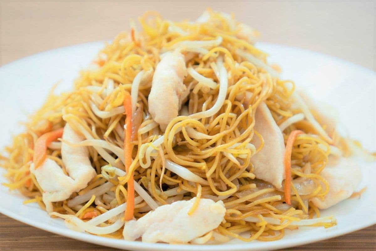 Chow Mein Noodles with Chicken (Party Tray Size)