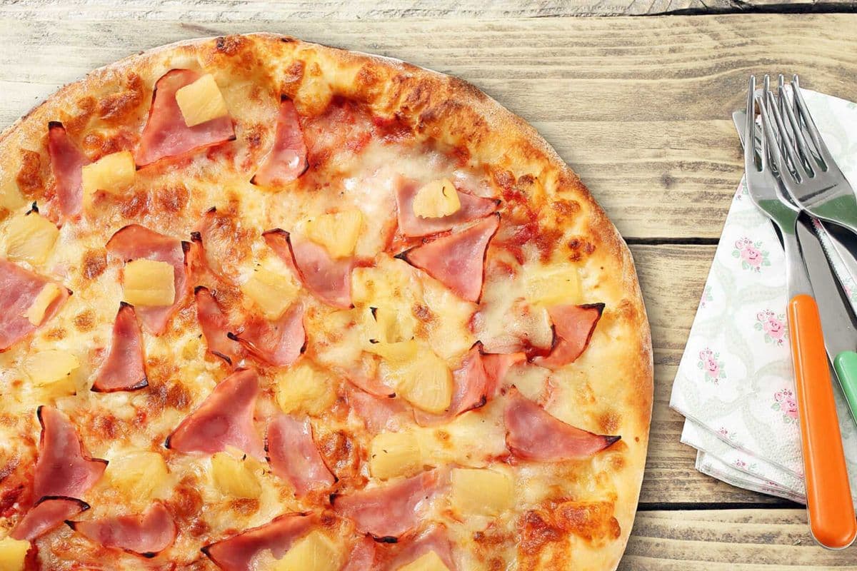 15" Ham and Pineapple Pizza