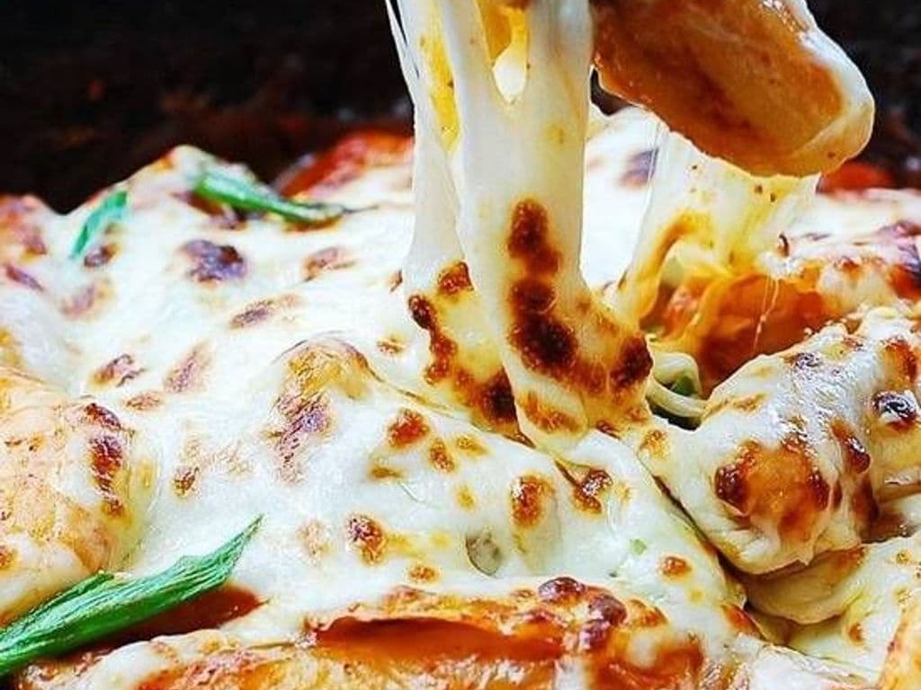 Spicy Cheese Rice Cake (떡볶이/辣芝士年糕)