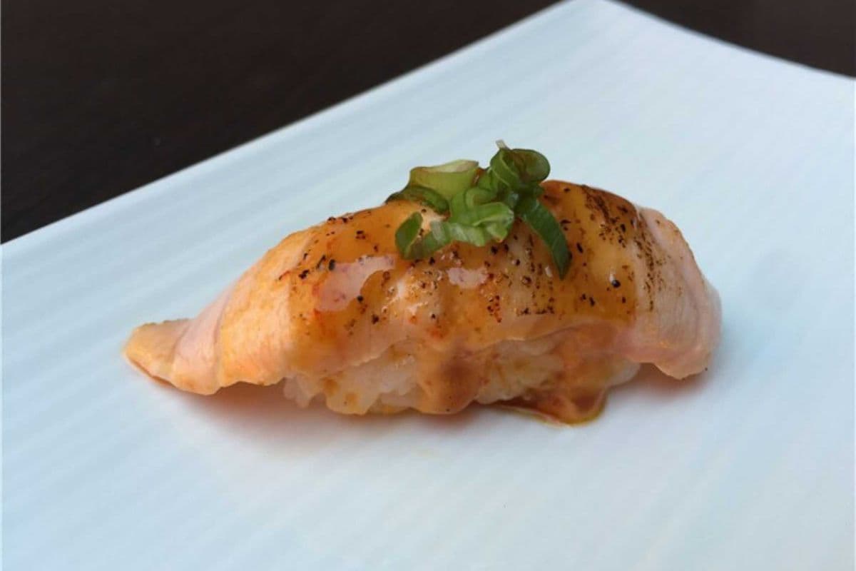 Saumon Flambé (2mcx) / Torched Salmon(2pc)-Nigiri