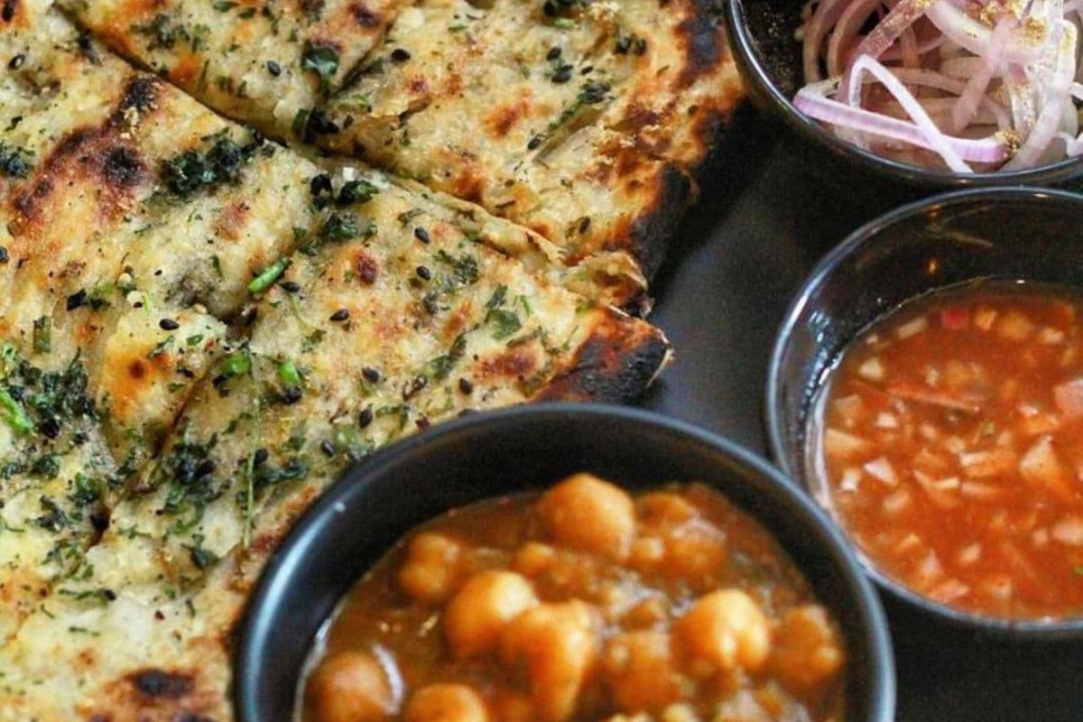 Amritsari Kulcha Chana