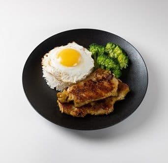 Lemongrass Pork Chop with Fried Egg / 招牌香茅豬扒煎蛋