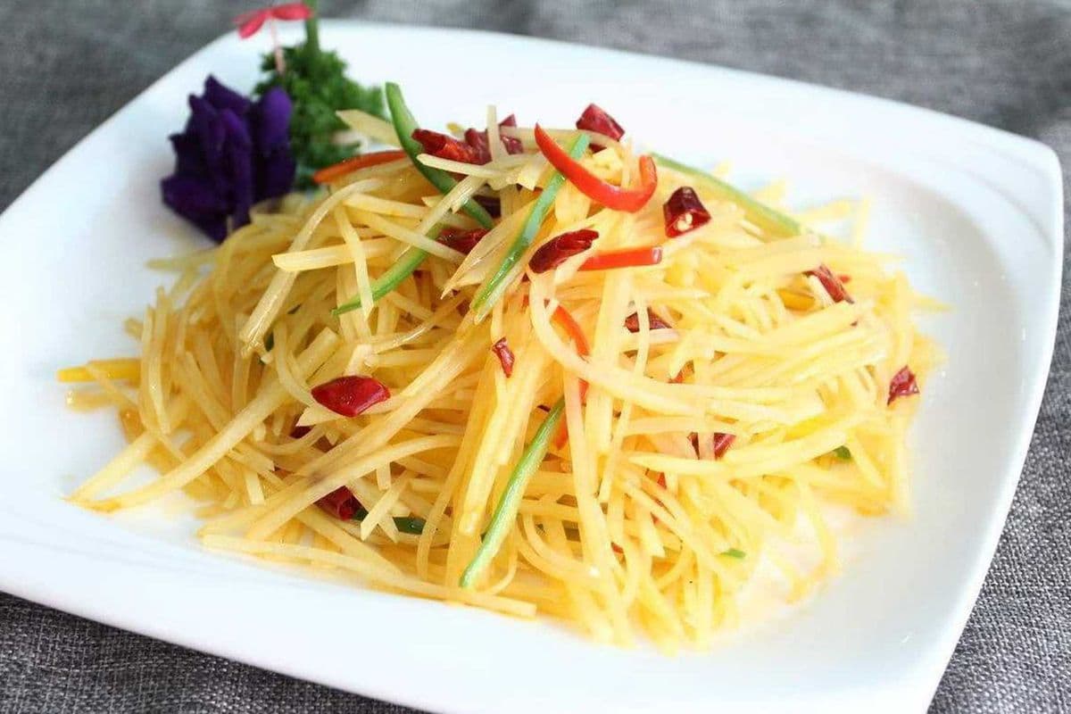3. Spicy Shredded Potato Salad (凉拌土豆丝)