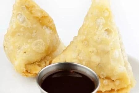 Vegetable Samosas (2 pcs) with Chickpea Curry