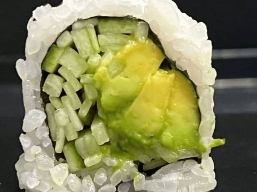 Avo Cucumber Roll