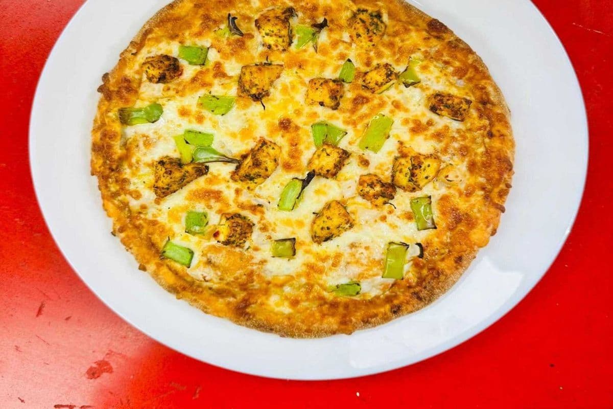 8" Paneer Makhani Pizza