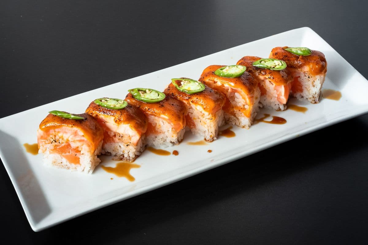 Aburi Pressed Salmon Sushi (8 pcs)