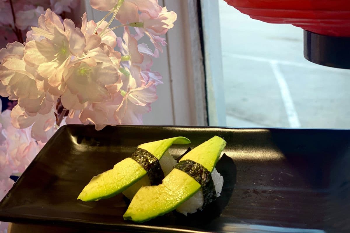 Avocado Maki (2pcs)