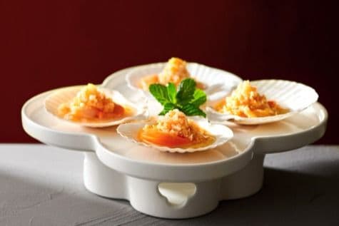 Scallops with Garlic and Vermicelli (3 pcs) 蒜蓉粉丝扇贝(三个)