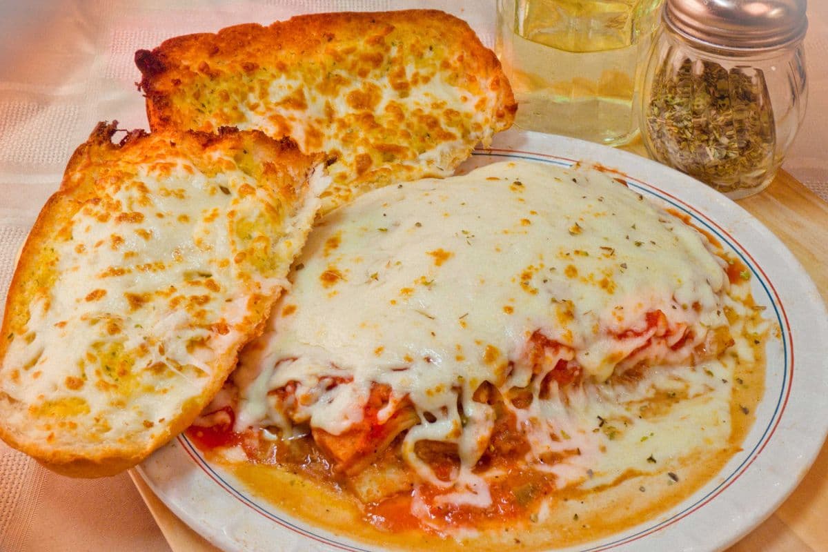 Lasagna and Garlic Cheese Bread