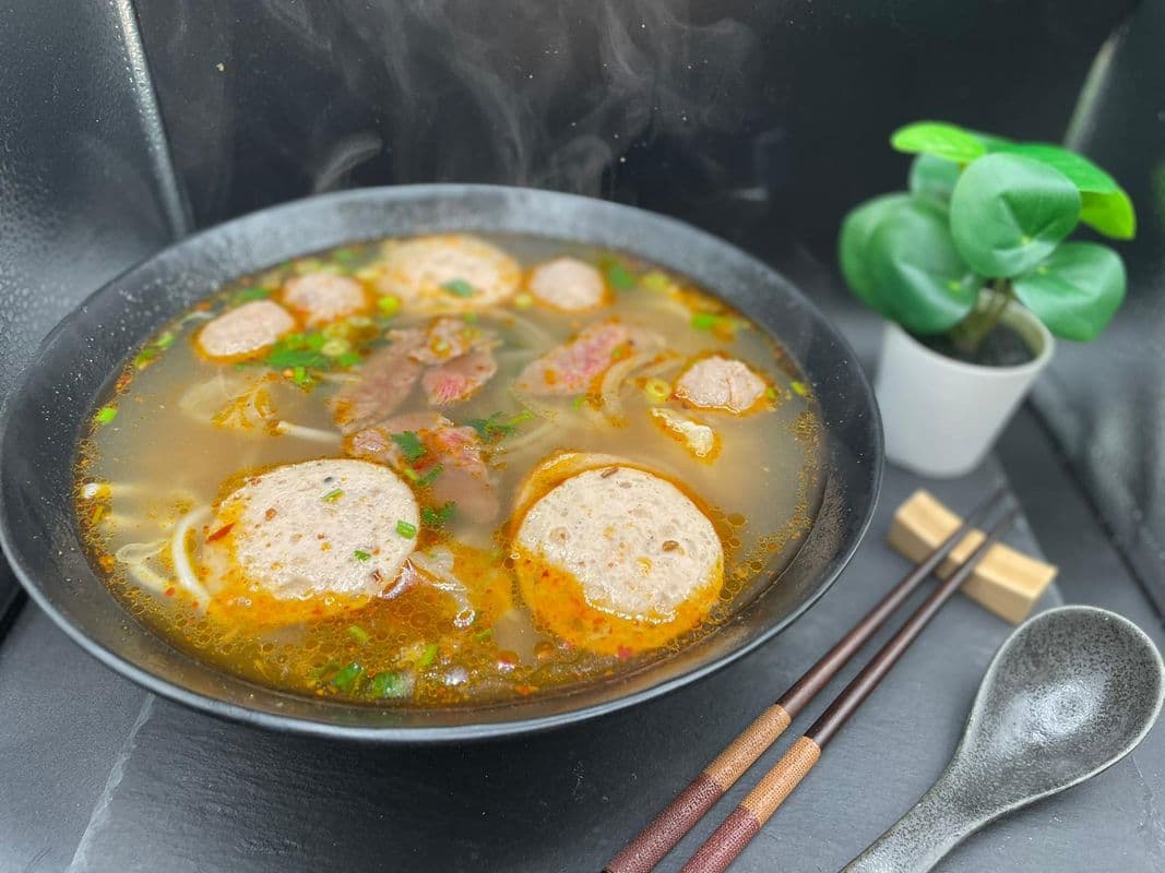 Hue Spicy and Lemongrass Beef Noodle Soup (Bun Bo Hue)