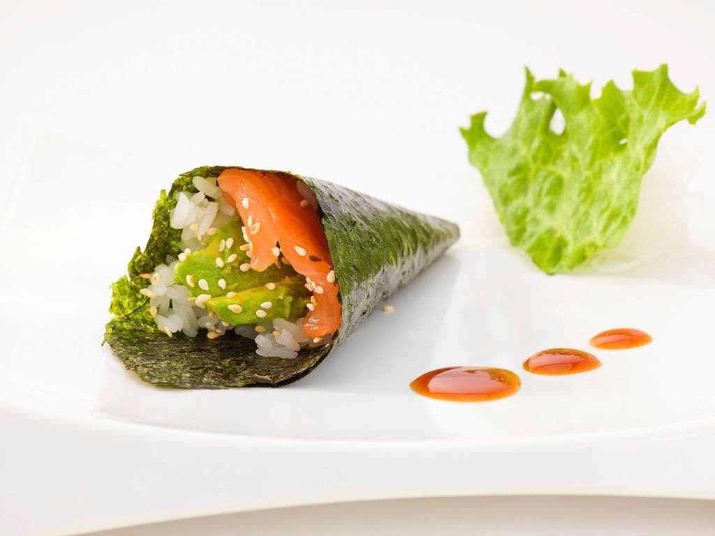 93H.Salmon & Avocado Hand Roll