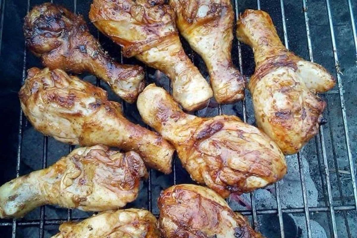 BBQ poulet braisé et frites de pomme de terre