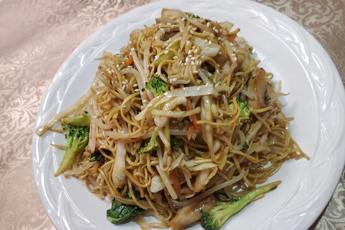 Soft Mixed Vegetables Chow Mein