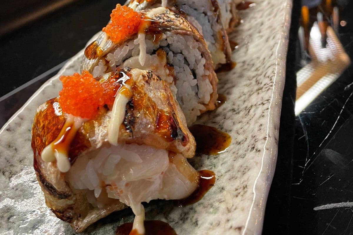 Crispy Salmon Skin Roll 銀龙卷