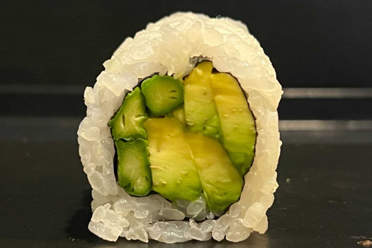 Avo and Asparagus Roll