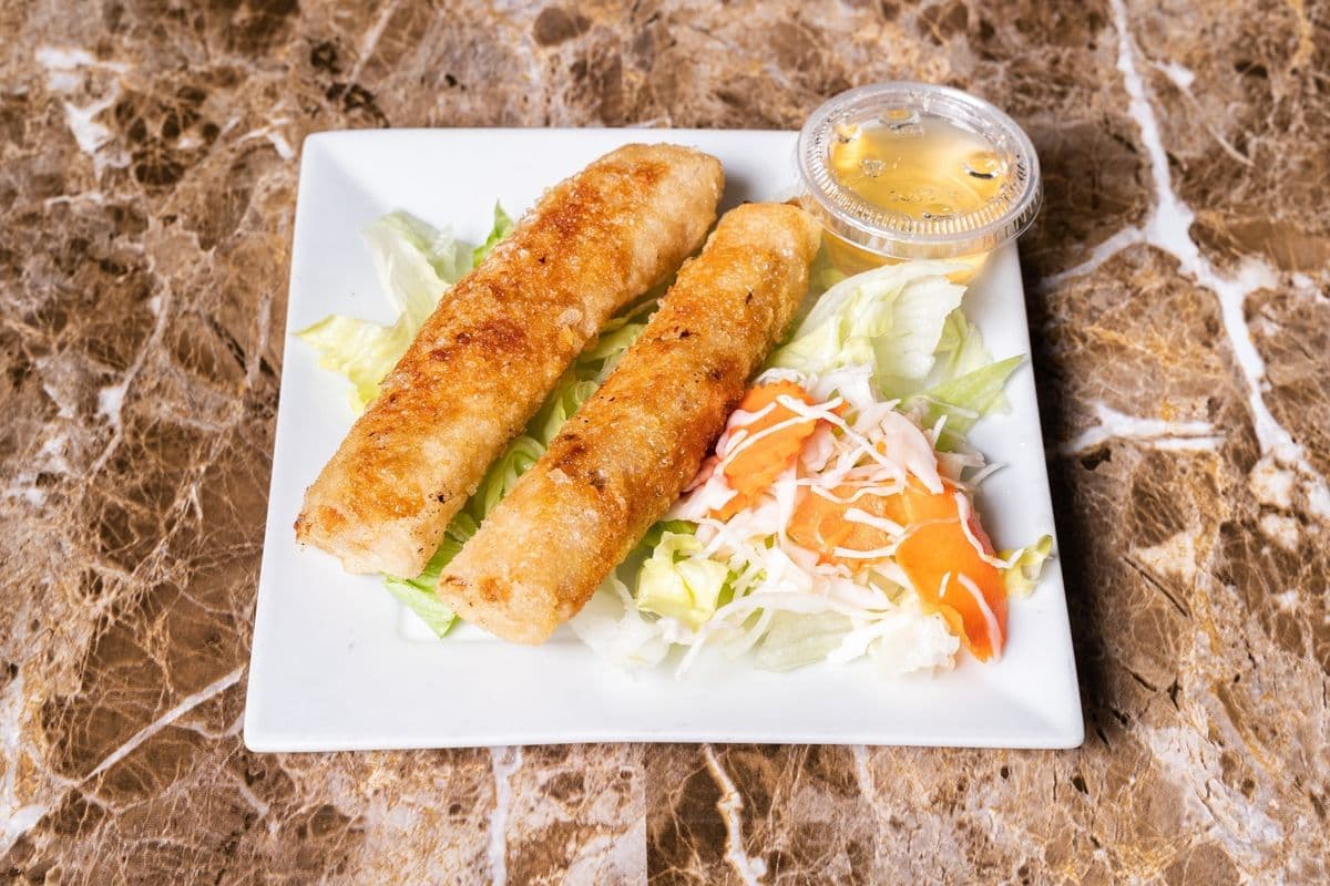 2. Rouleaux impériaux / Fried Imperial Roll chicken (2 pcs)春卷