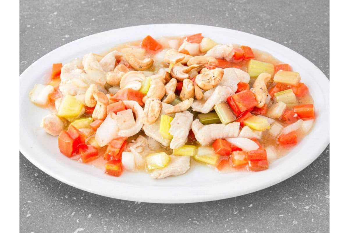 23. Stir-Fried Chicken with Cashew Nuts