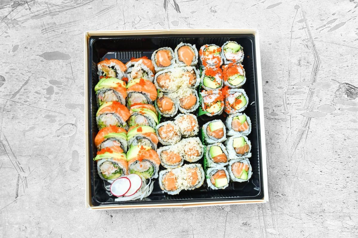 132. Party A: Maki Tray (34 pcs)