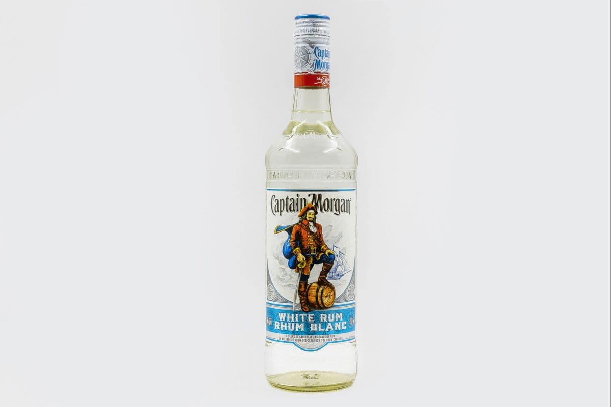 Captain Morgan White Rum (1 x 750 ml)