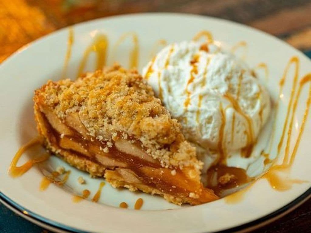 CROUSTADE AUX POMMES/ APPLE PIE