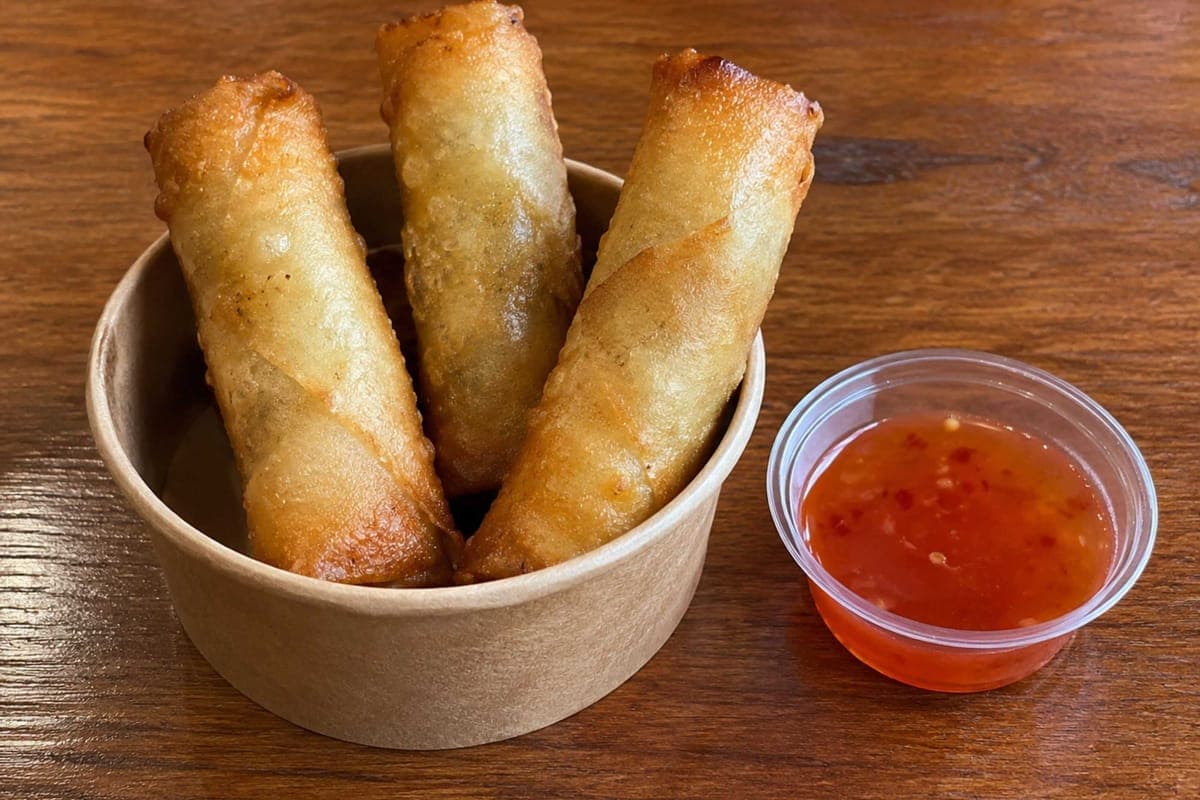 Crispy Spring Rolls (3 pcs) - with Sweet and Chili Sauce