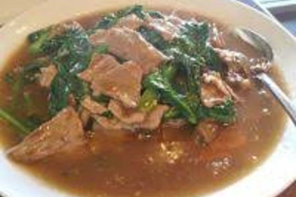 13. Rad Na: Stir Fried Noodle with Gravy - ราดหน้า