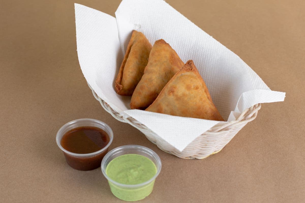 Vegetarian Samosas (2 pcs)