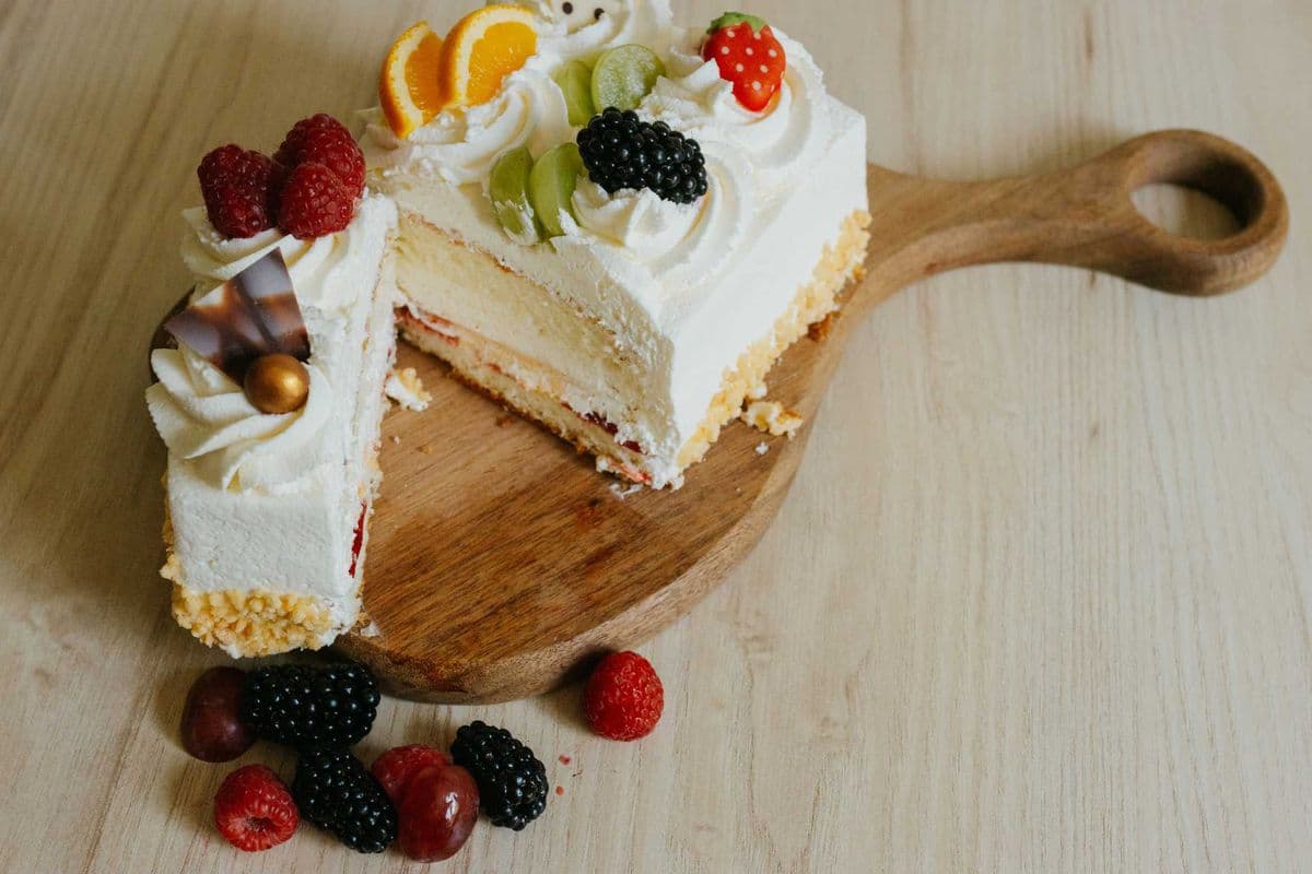 Fresh Fruit Six Serving Cake