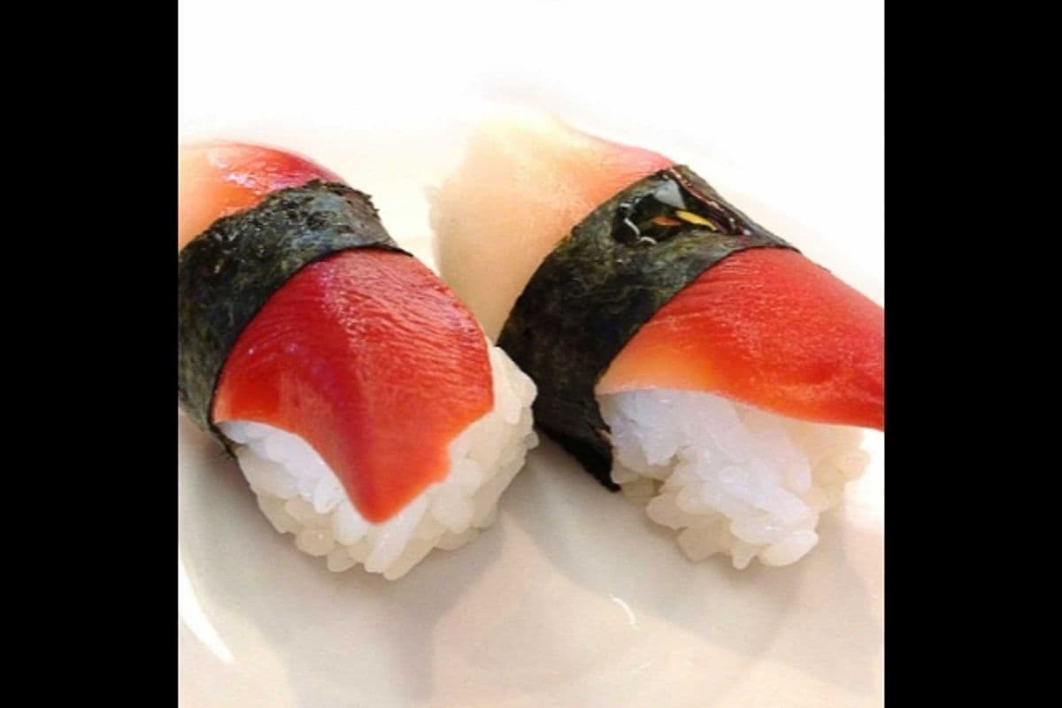 E02. Hokkigai Nigiri (1 pc)