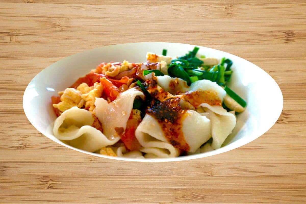 H2: Scrambled egg with tomatos, tofu, chives Hand-Ripped Noodles – 西红柿鸡蛋蔬菜拌扯面