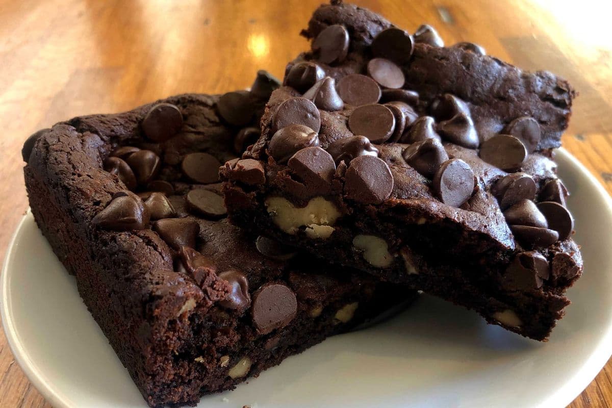 Vegan Choco-Walnut Brownie (310 Cal)