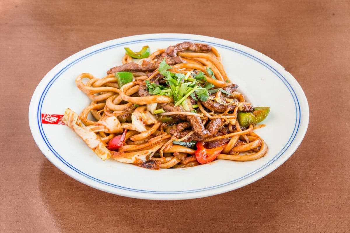 Stir-Fried Tomatoes and Beef Noodles / 番茄炒麵