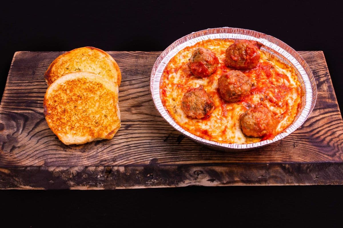 Spaghetti avec boulette de viande gratiné