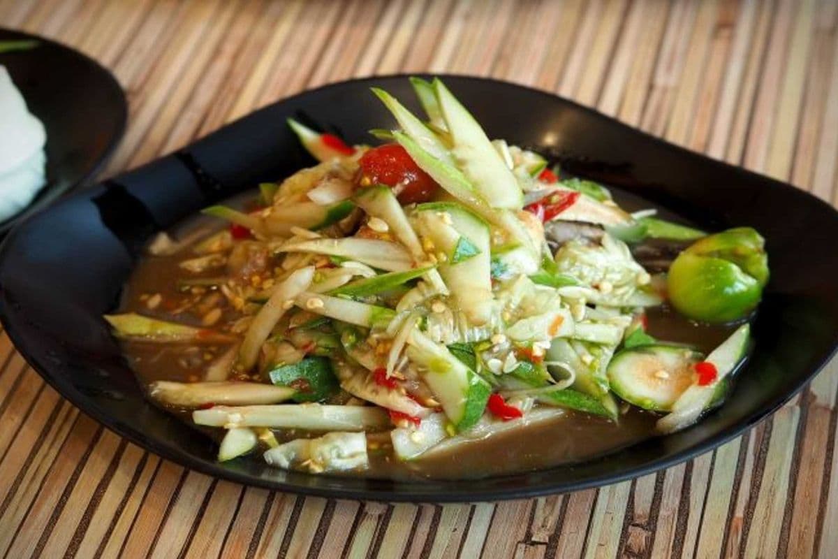 Salade au Concombre Épicé