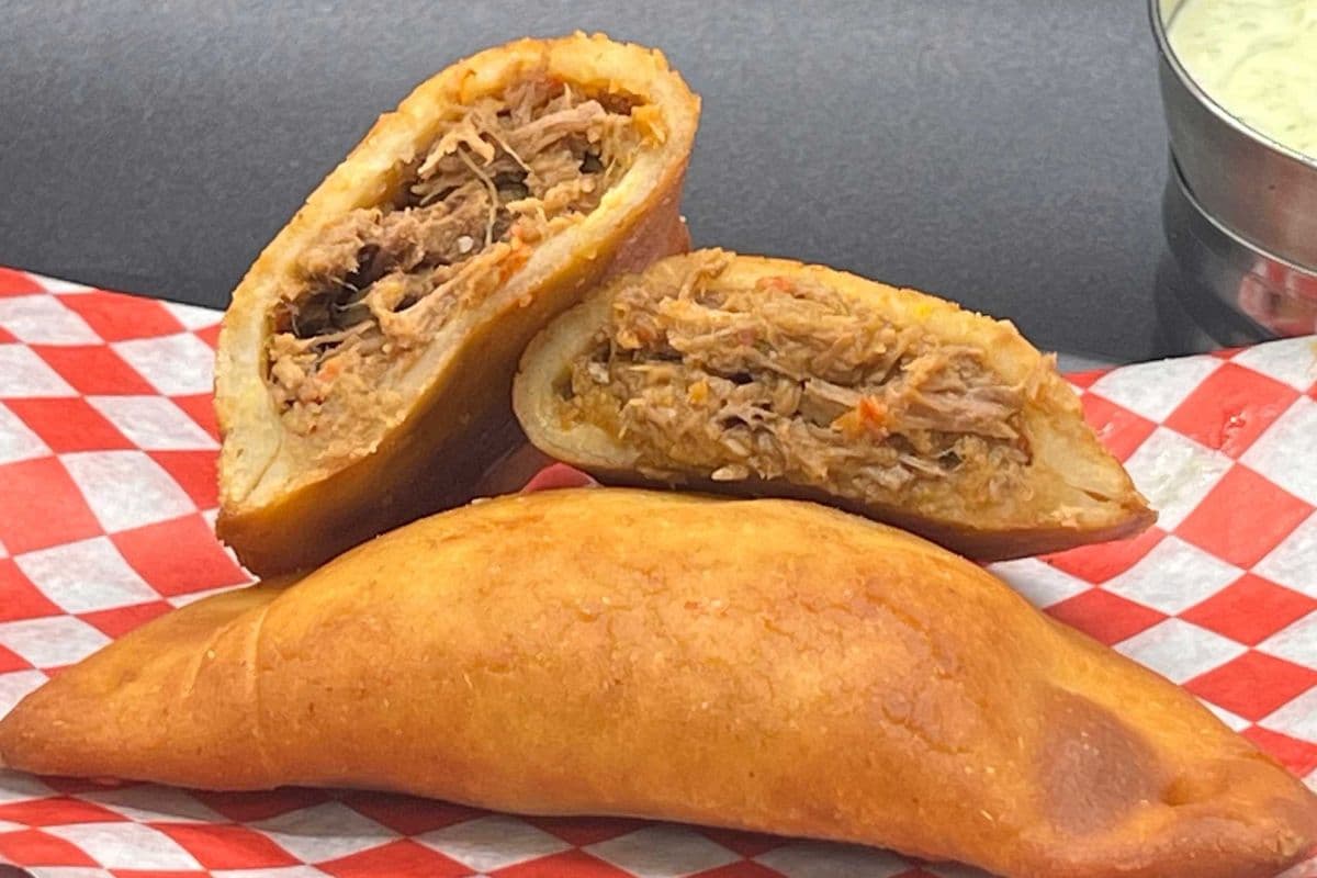Empanada à la viande effilochée / Shredded Meat Empanadas (unité)